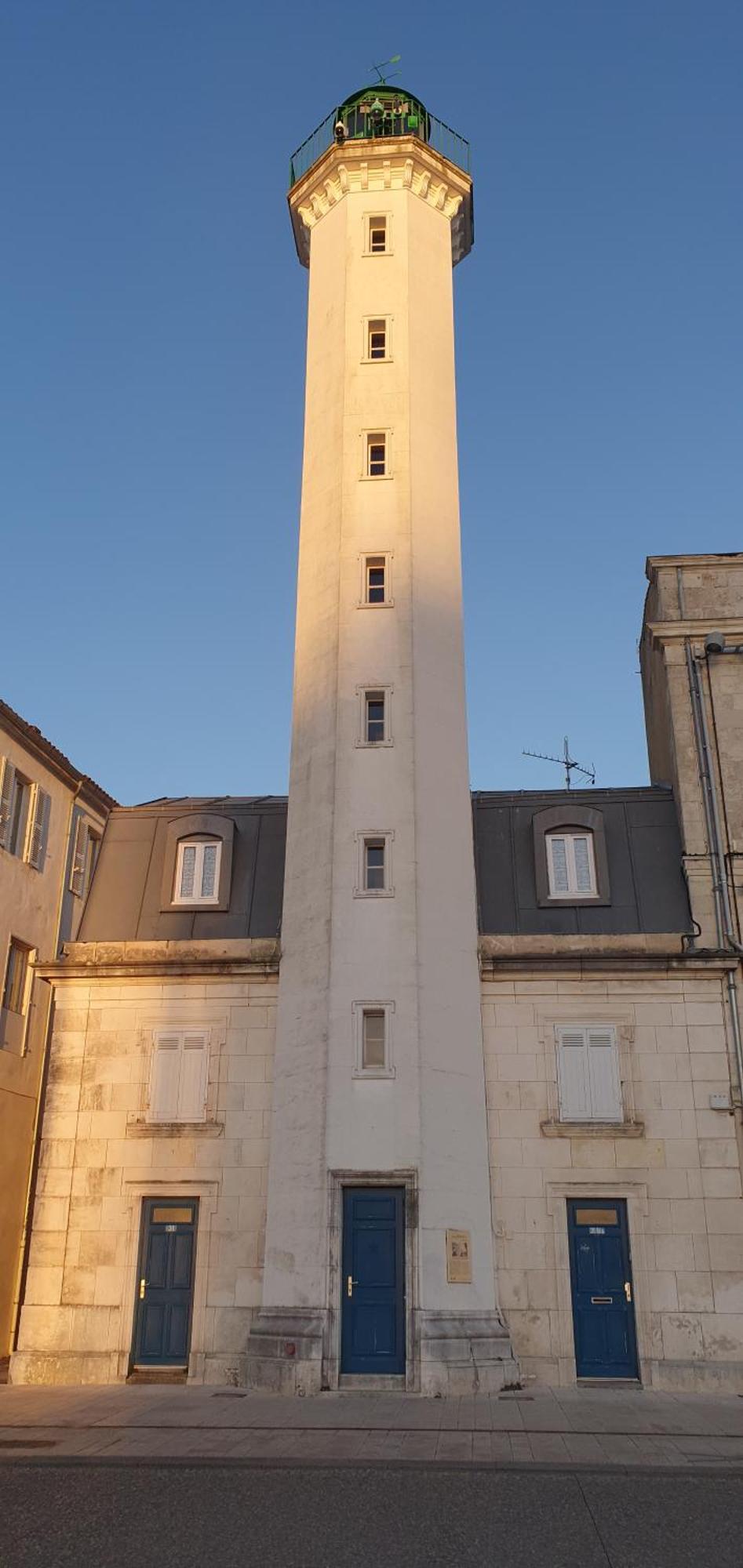 Super Castor - Sur Un Grand Voilier Chauffe Au Vieux Port By Nuits Au Port